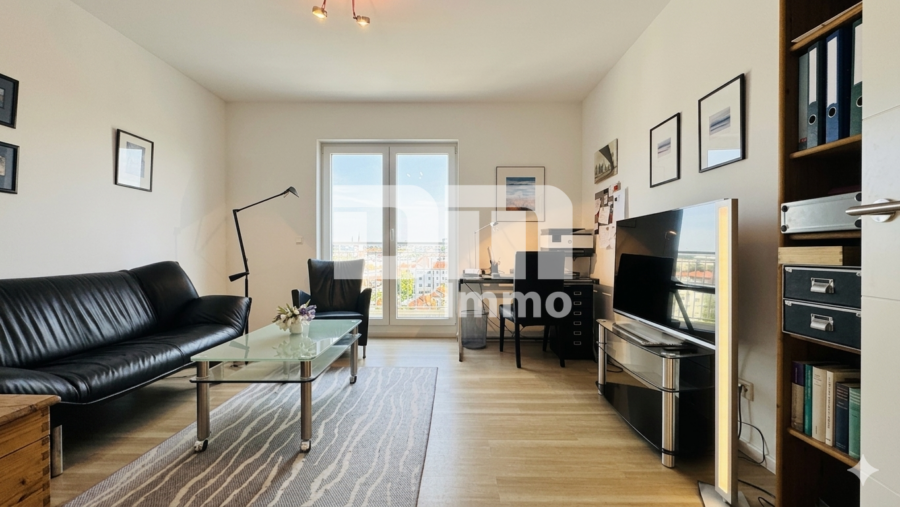 Exklusives Penthouse-Juwel mit 360 Grad Panorama-Dachterrasse in Baunatal-Großenritte - Schlafzimmer 2 / Gäste / Kind / Zugang Terrasse